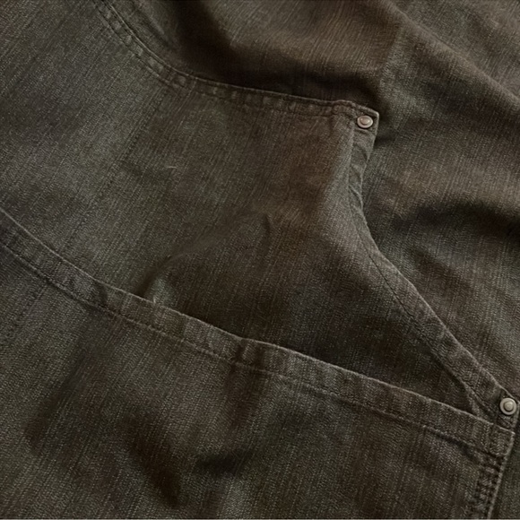 NEW Crown Royal Whiskey Black Denim Bartender Apron with Pockets - Picture 4 of 11